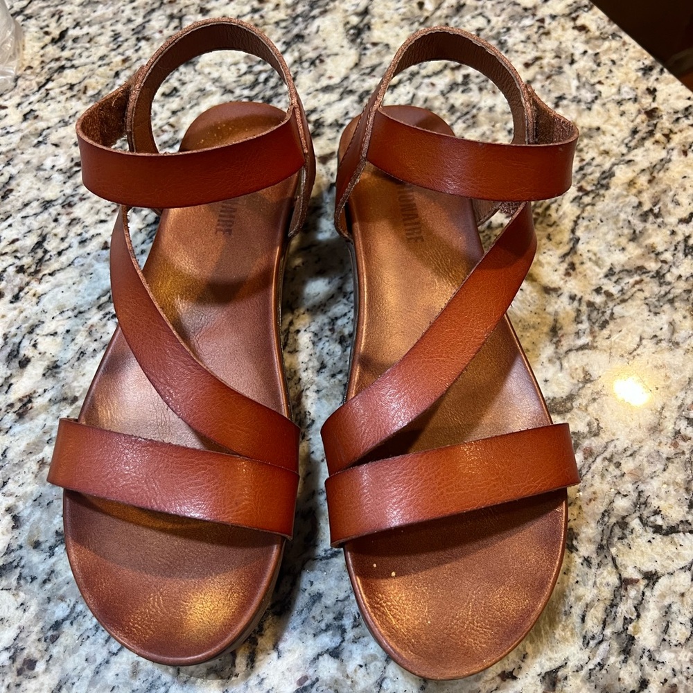 Cushionaire sandals